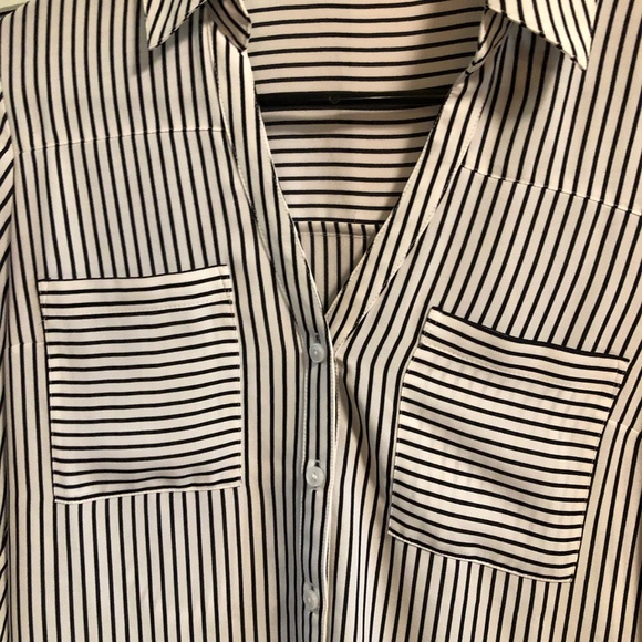 🍒HOST PICK🍒 EXPRESS PORTFOLIO - Picture 2 of 7